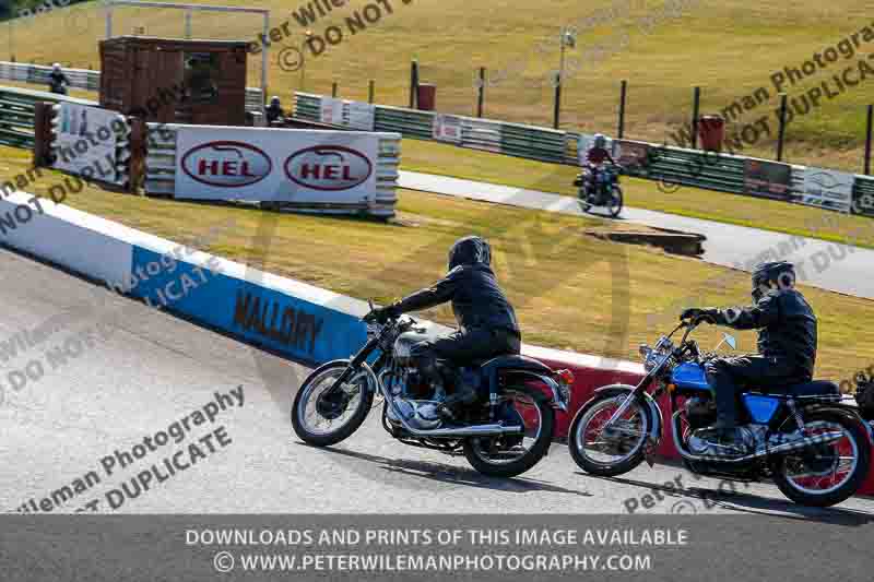 Vintage motorcycle club;eventdigitalimages;mallory park;mallory park trackday photographs;no limits trackdays;peter wileman photography;trackday digital images;trackday photos;vmcc festival 1000 bikes photographs